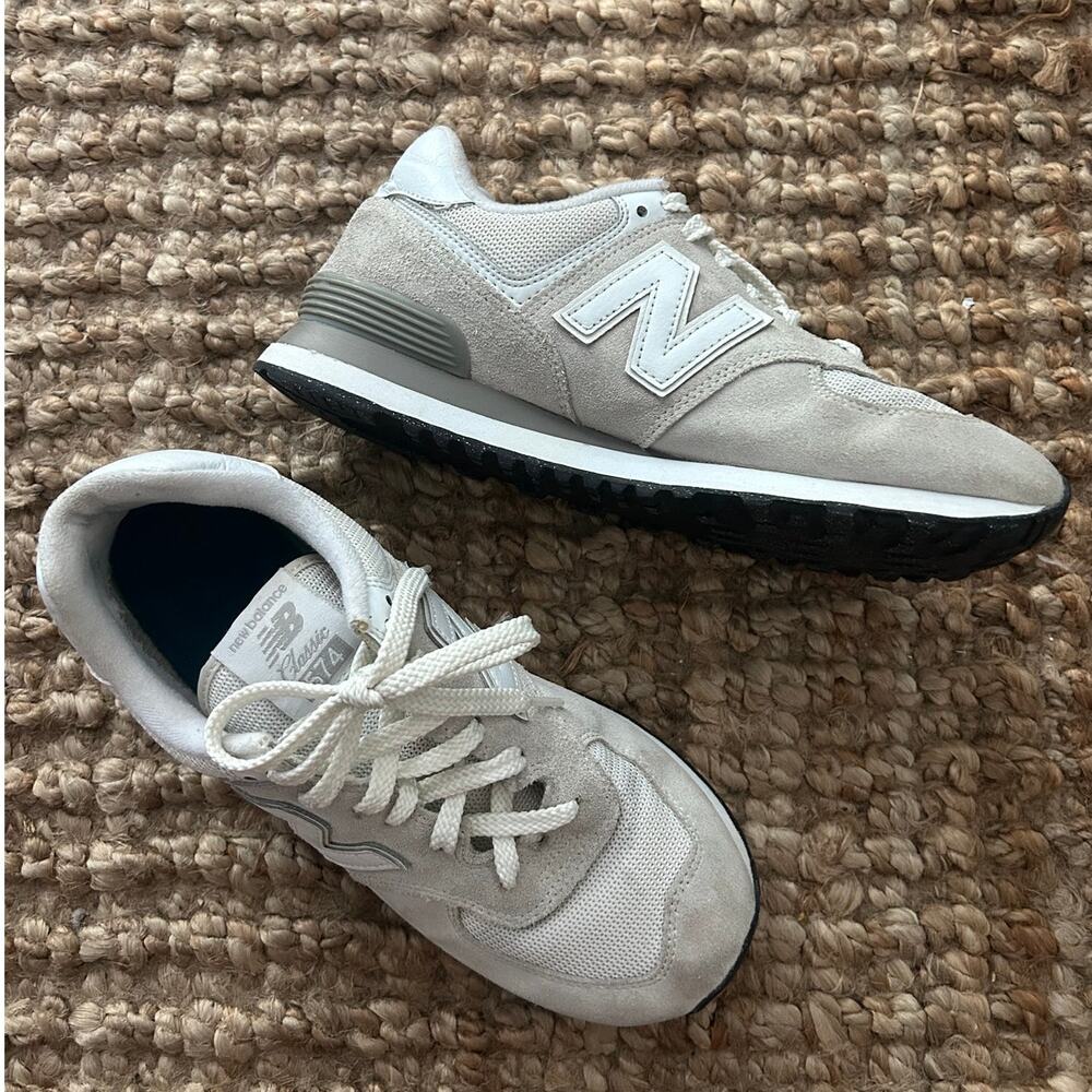 New Balance 574 Classic Light Gray Suede Sneakers Women’s Size 10 UK8 EU41.5 EUC